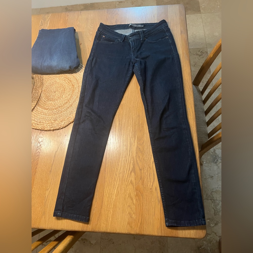 Levi jeans dark
